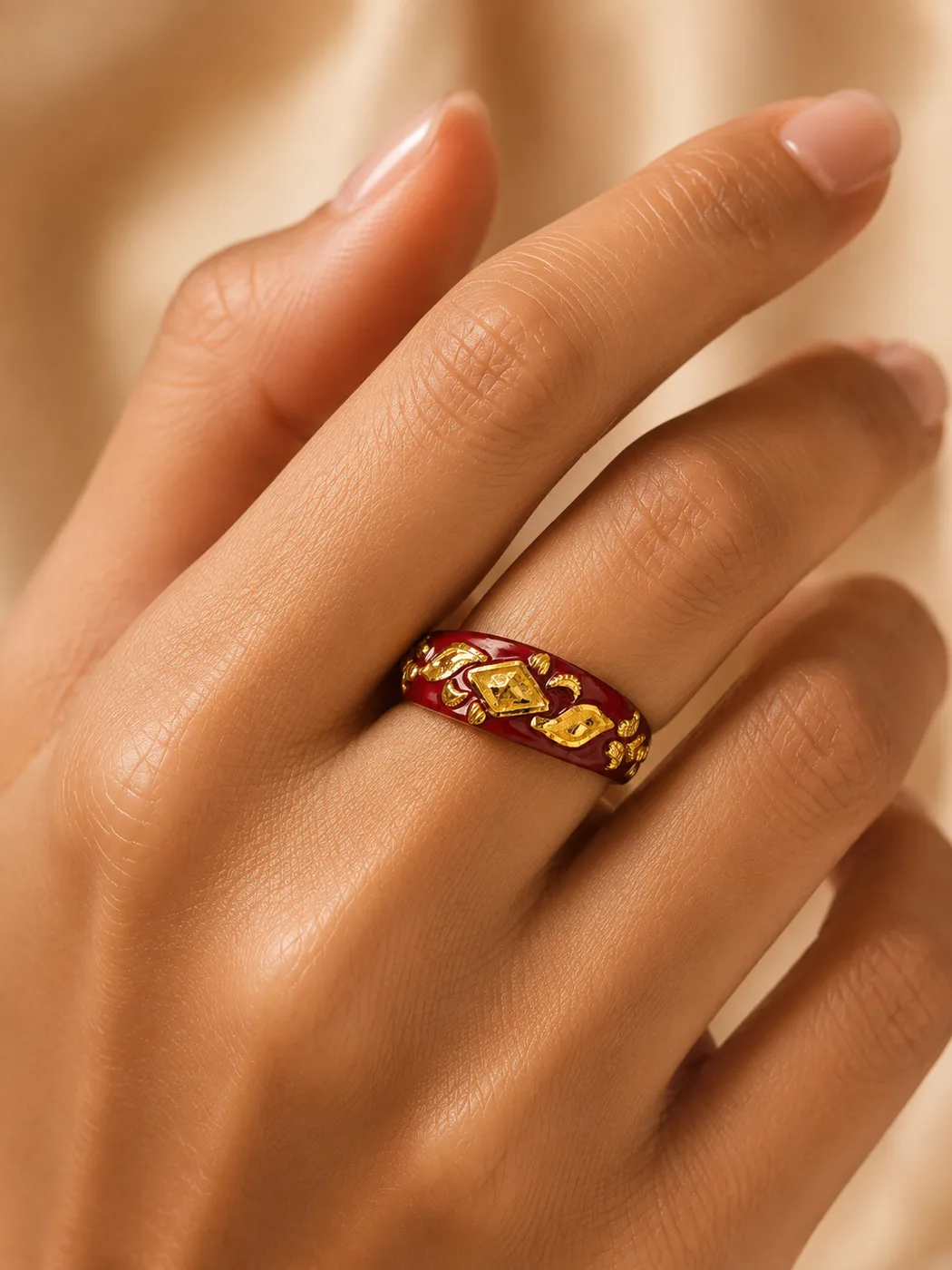 Meenakari band, kite motif